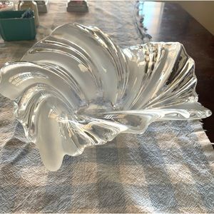 Vintage Mikasa Belle Epoque Era Swirl Wave Frosted Glass Centerpiece Bowl